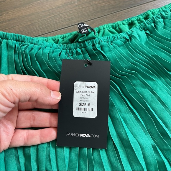NWT fashion nova conpleat cutie pant set Kelly green - Picture 7 of 8
